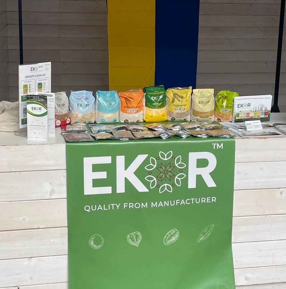 Стенд компанії Ekor на ювілейному форумі «Дні України в Кошице», де представлено українські крупи та національні страви
